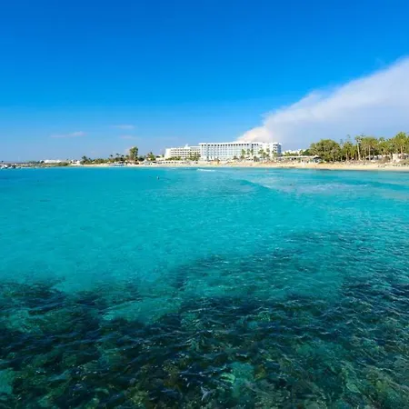 Serenity Seafront וילה